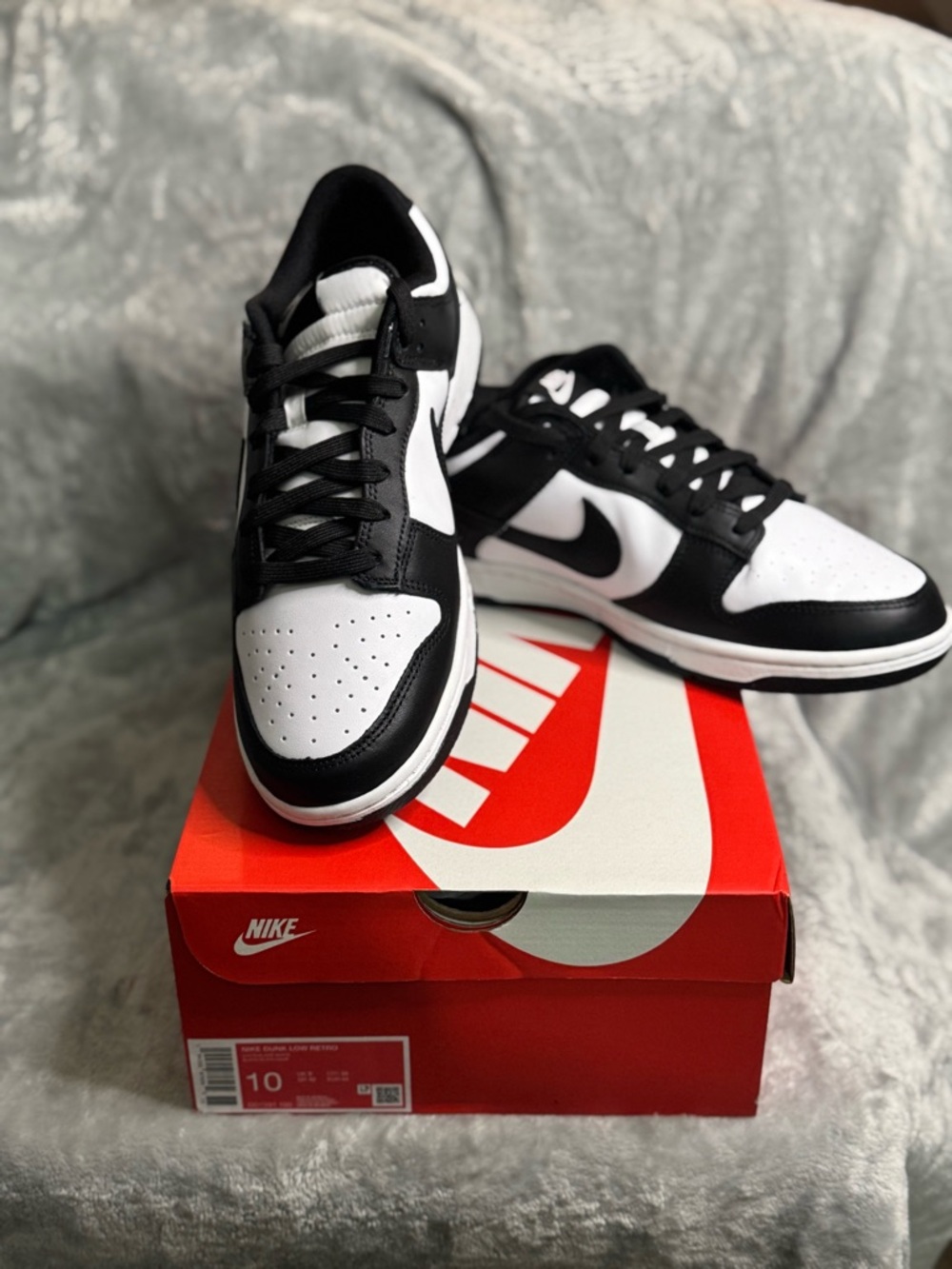 NWT Nike Black White Low-Top Sneakers - Men’s